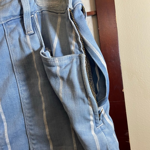 FRAME blue pinstripe mini denim skirt. Size 29 with large pockets. - Picture 5 of 9